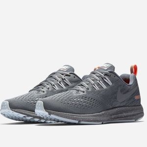 NIKE women’s AUTHENTIC Zoom sz 7.5,8,9 new